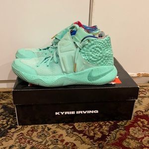 Nike Kyrie 2 what the size 9.5 men’s